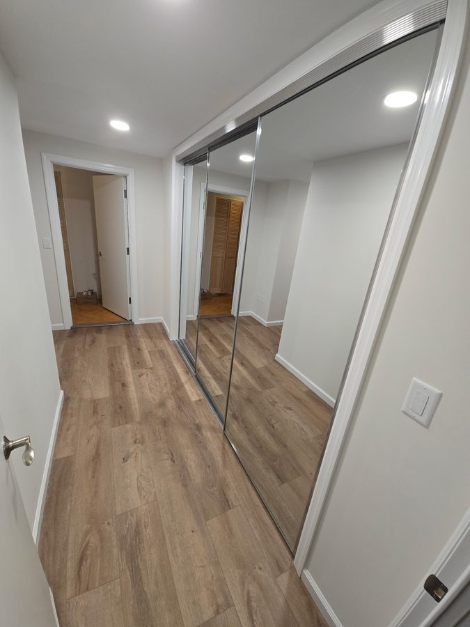 Custom beveled-edge mirror