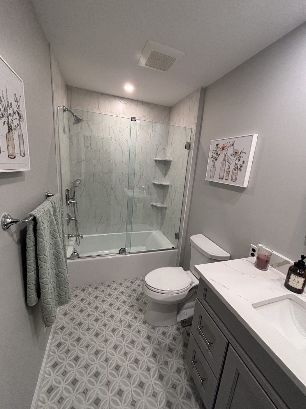 Custom tub and shower glass by Accurate Glass & Mirror near Lodi, NJ